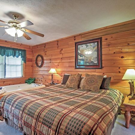 Idyllic Cabin With Hot Tub Less Than 2 Mi To Dollywood! Sevierville Eksteriør bilde