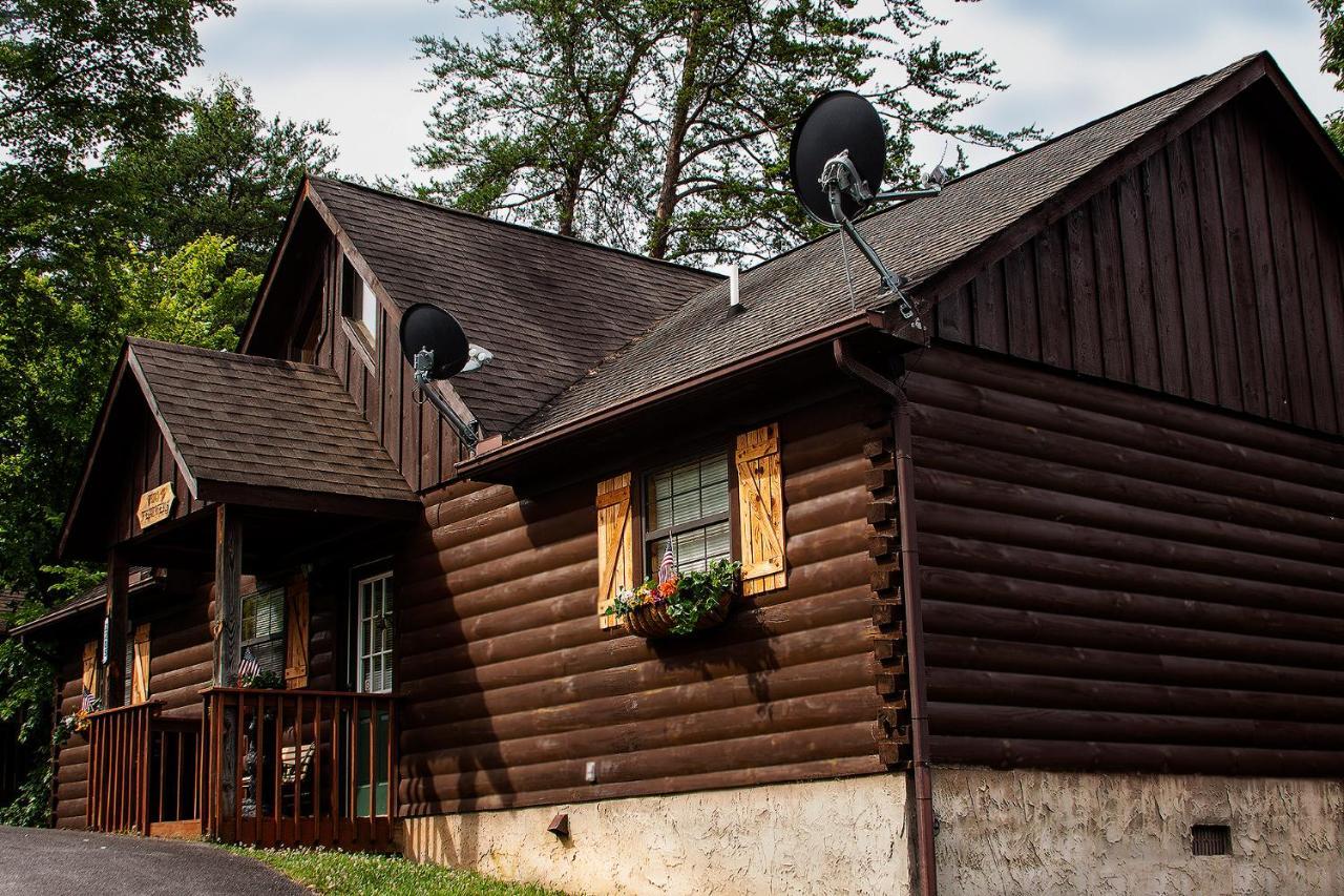 Idyllic Cabin With Hot Tub Less Than 2 Mi To Dollywood! Sevierville Eksteriør bilde