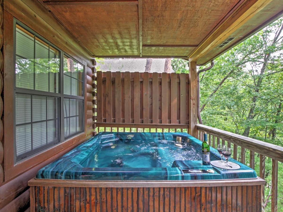 Idyllic Cabin With Hot Tub Less Than 2 Mi To Dollywood! Sevierville Eksteriør bilde