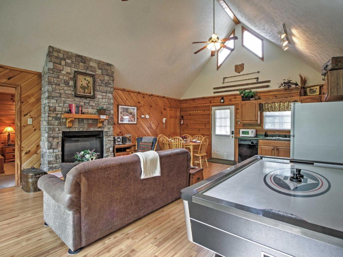 Idyllic Cabin With Hot Tub Less Than 2 Mi To Dollywood! Sevierville Eksteriør bilde