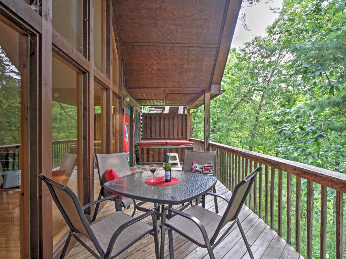 Idyllic Cabin With Hot Tub Less Than 2 Mi To Dollywood! Sevierville Eksteriør bilde