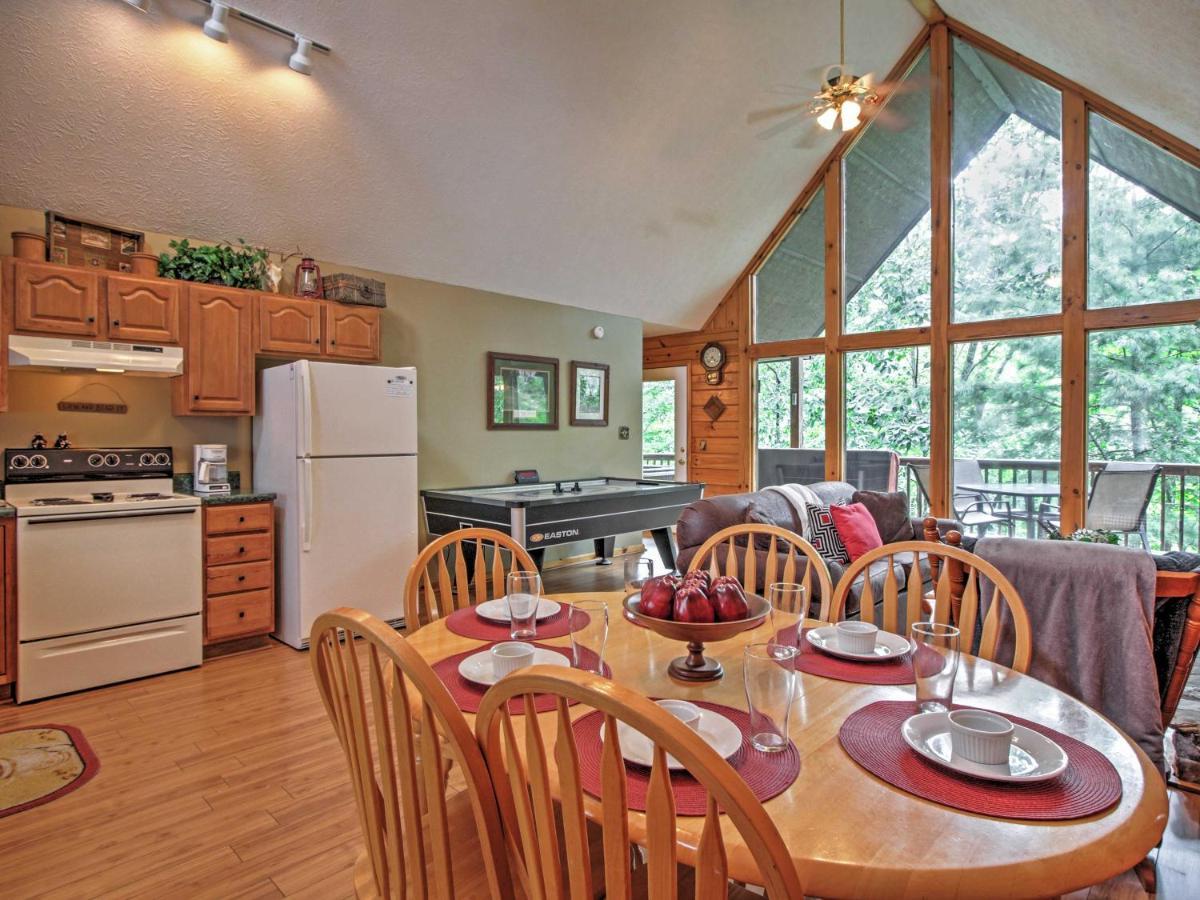 Idyllic Cabin With Hot Tub Less Than 2 Mi To Dollywood! Sevierville Eksteriør bilde