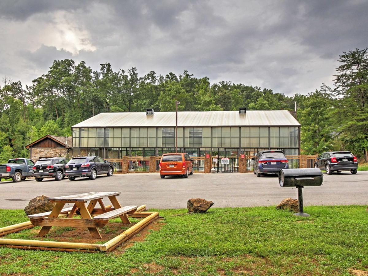 Idyllic Cabin With Hot Tub Less Than 2 Mi To Dollywood! Sevierville Eksteriør bilde