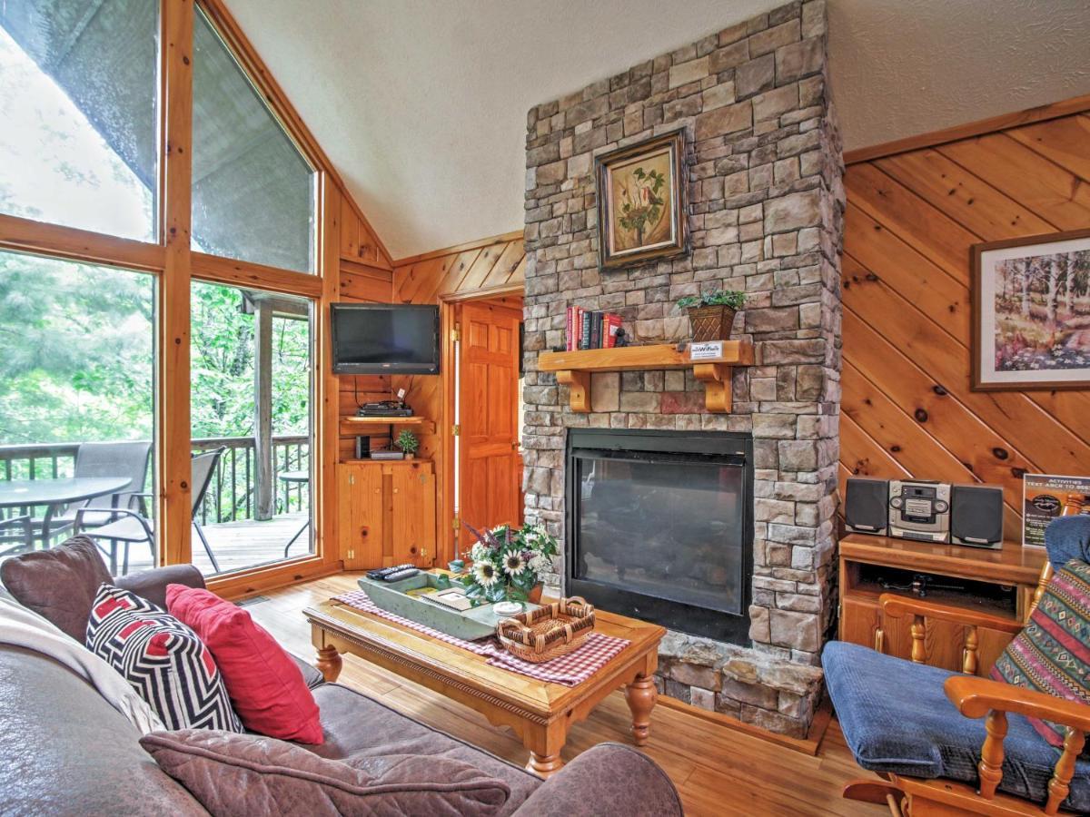 Idyllic Cabin With Hot Tub Less Than 2 Mi To Dollywood! Sevierville Eksteriør bilde