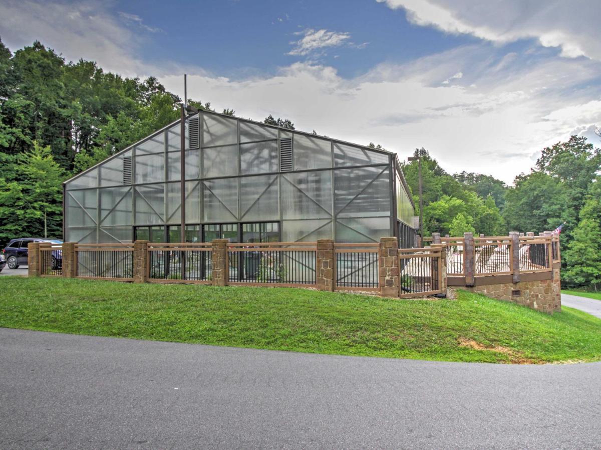 Idyllic Cabin With Hot Tub Less Than 2 Mi To Dollywood! Sevierville Eksteriør bilde