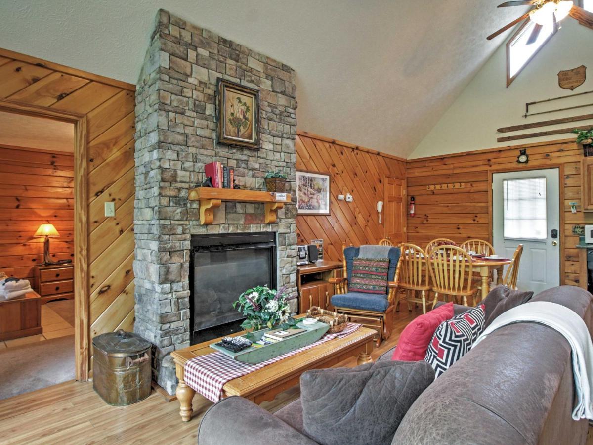 Idyllic Cabin With Hot Tub Less Than 2 Mi To Dollywood! Sevierville Eksteriør bilde